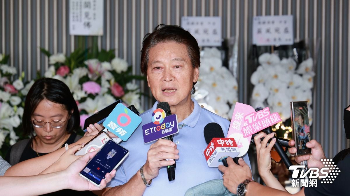 75歲資深藝人周麟遺照曝光!「弟弟」劉尚謙奔告別式淚別 陳美鳳出手了