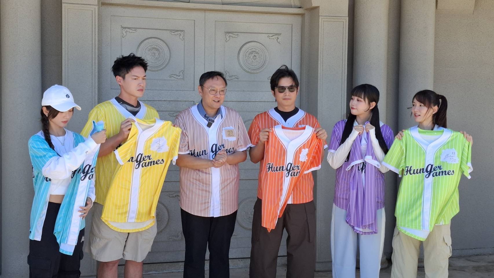 鄭照新攜手《飢餓遊戲》宣傳臺中鍋烤節 邀全民投票抽限定簽名球衣