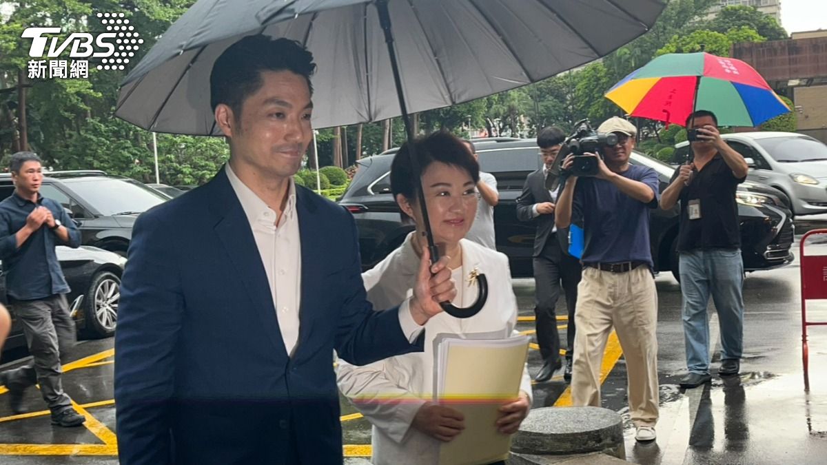 台北市長蔣萬安今與台中市長盧秀燕一同出席政院食安會議。（圖／陳正敬攝）
