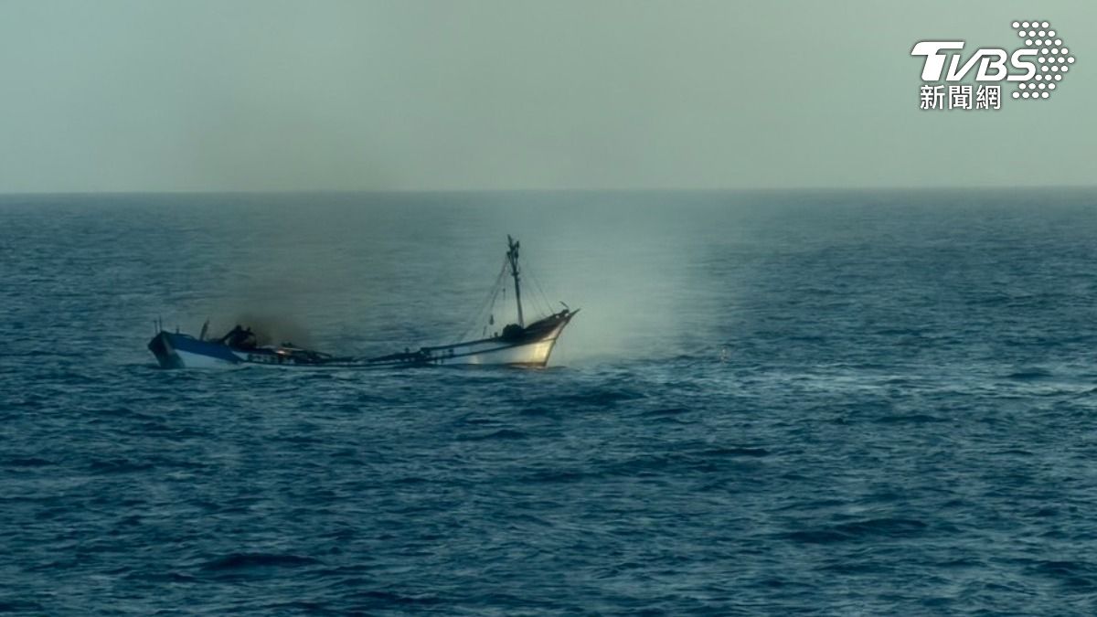 基隆漁船陷火海沉沒!6船員海上驚險漂流10小時獲救