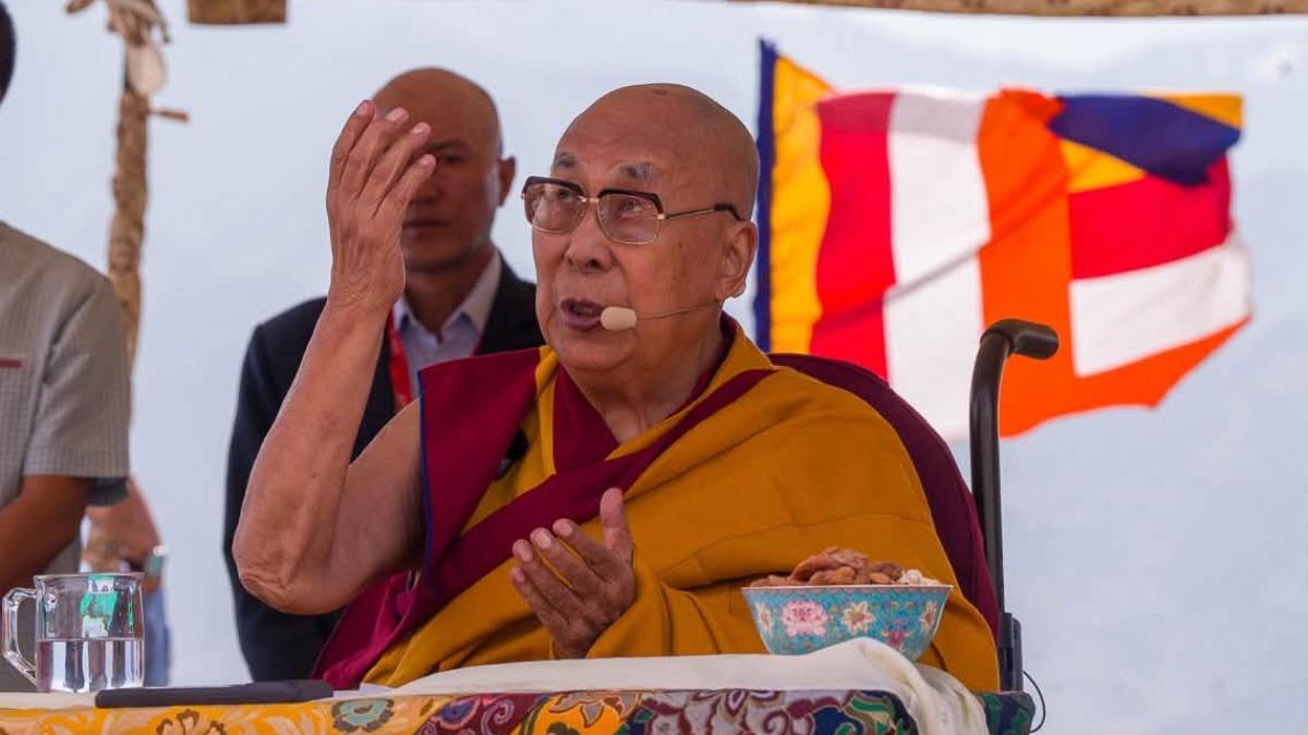 91歲達賴喇嘛「真牙都還在」!醫:長者保住20顆牙是關鍵