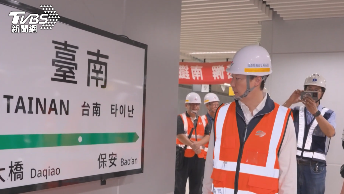 台南鐵路地下化年底通車!交長南下視察 送芒果冰慰勉