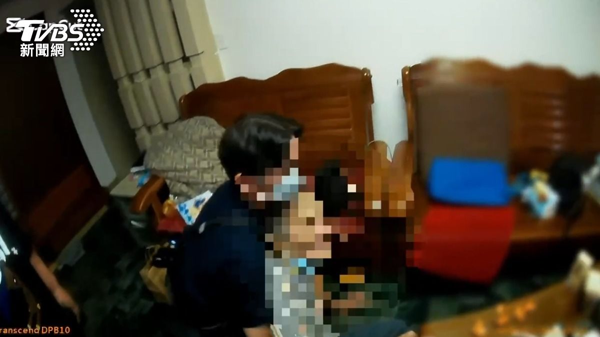 新北翁吃麵包突嘴唇發黑瀕死 警衝住處「哈姆立克法」及時搶命