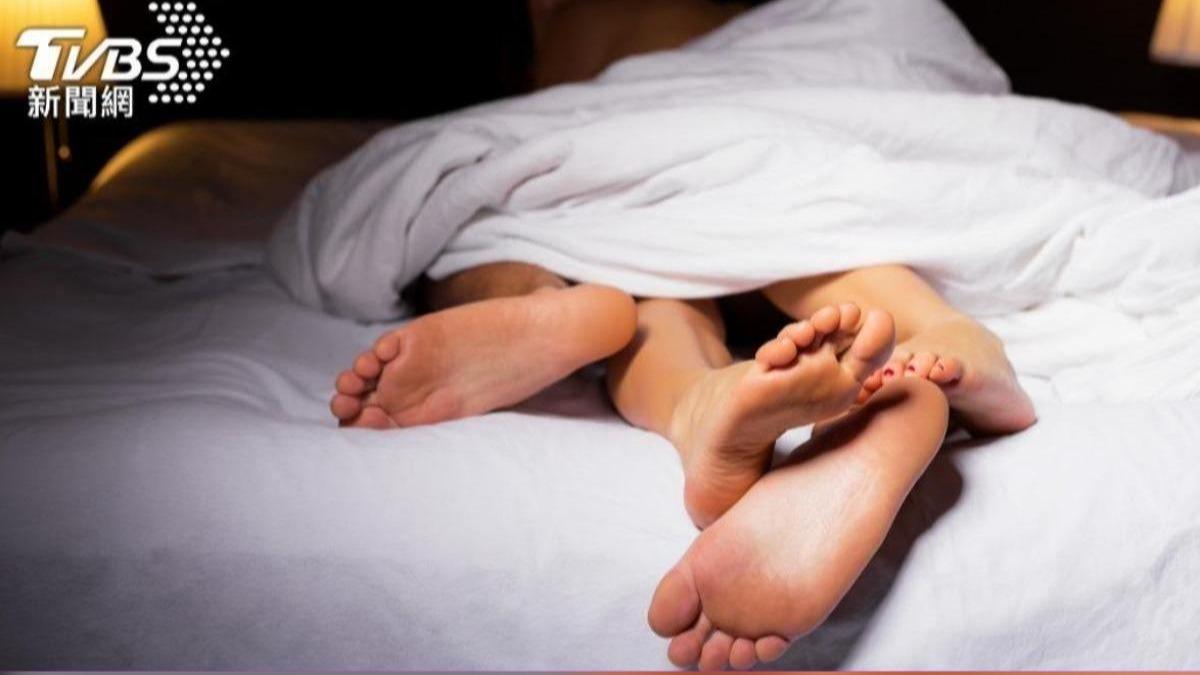 人妻顧病母戀上主治醫!休息室擁吻開房車震 偷腥代價出爐
