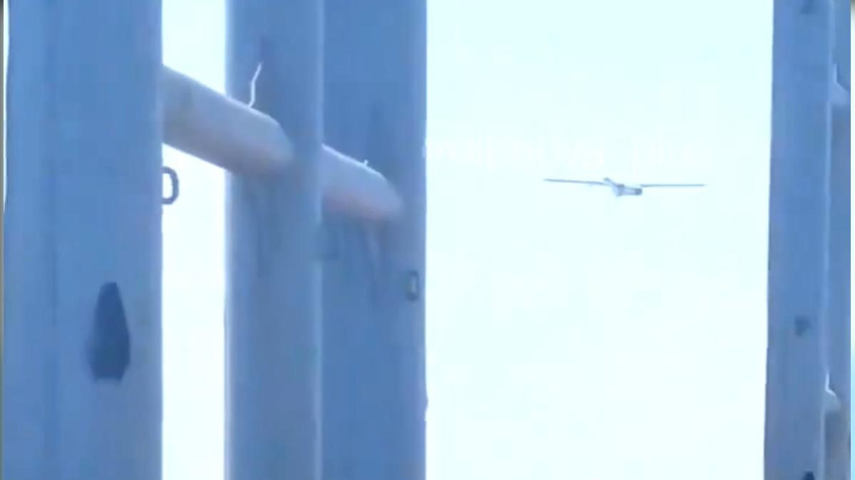 艦橋冒煙、駕駛室毀 俄羅斯船員直擊烏克蘭無人機精準攻擊