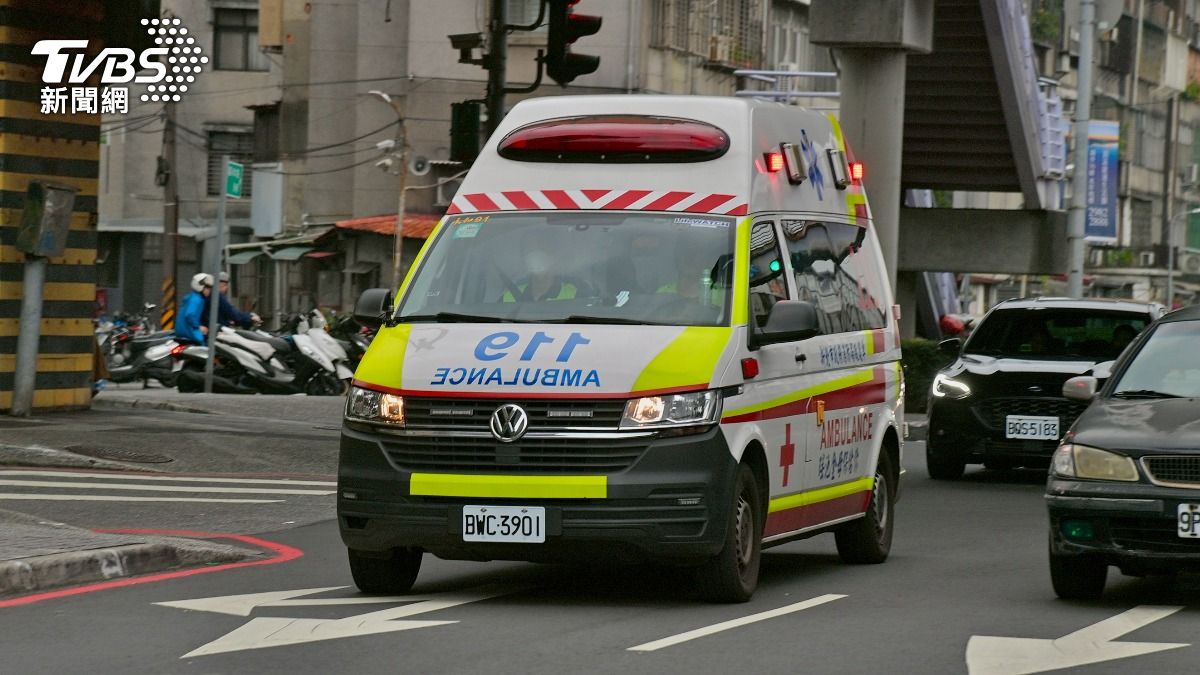 快訊/北市「天龍三溫暖」前命案!中年男路倒猝死 警封鎖現場調查