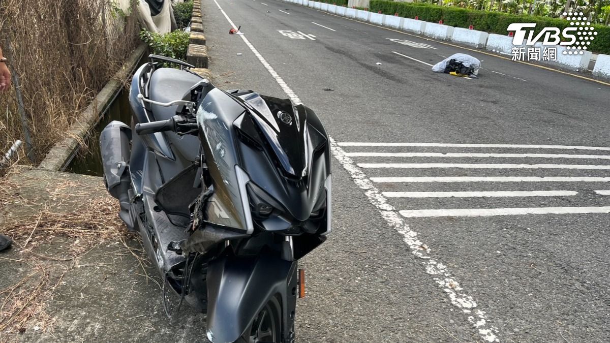 屏東南州死亡車禍!38歲男騎士自撞石墩 噴飛墜水溝斷魂