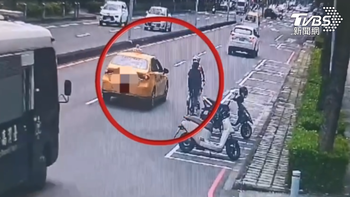計程車「連跨3車道」被嗆惱羞成怒!尾隨2分鐘狂追車