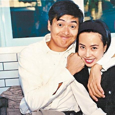 周潤發和陳薈蓮結婚31年,是電影圈中的銀色夫妻,但兩人始終膝下無子。(翻攝自微博)