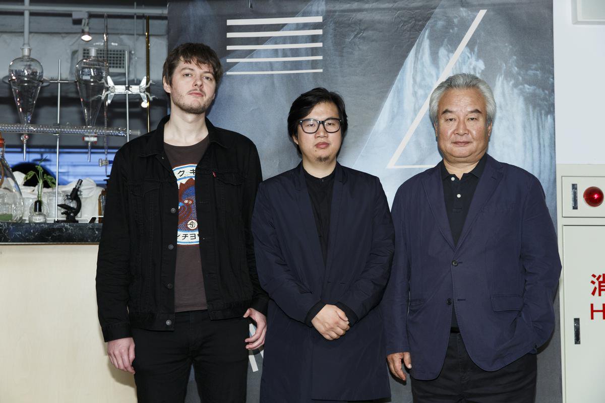 入圍本屆金馬最佳男主角等4項大獎的《老獸》導演周子陽(中)、演員涂們(右)、攝影師馬提亞斯與台灣媒體茶敘。