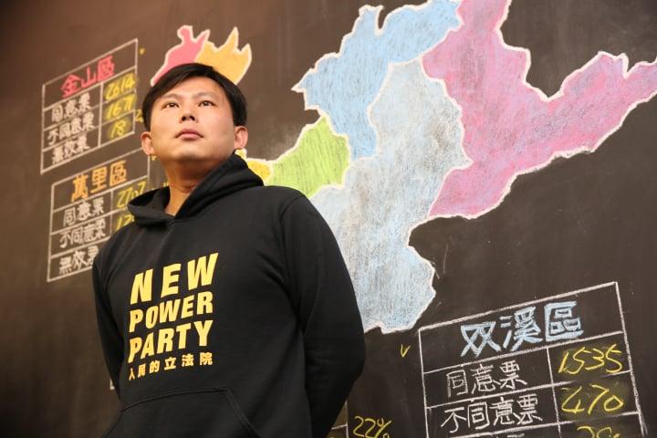 黃國昌在罷免案確定未過關後,出面開記者會。