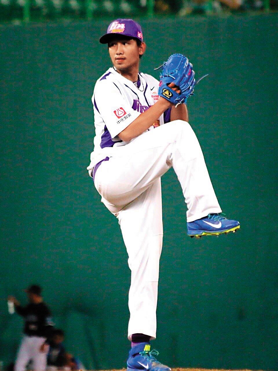 黃勝雄是中職球星,目前效力於富邦悍將隊。(翻攝自勝投英雄黃勝雄56粉絲團)