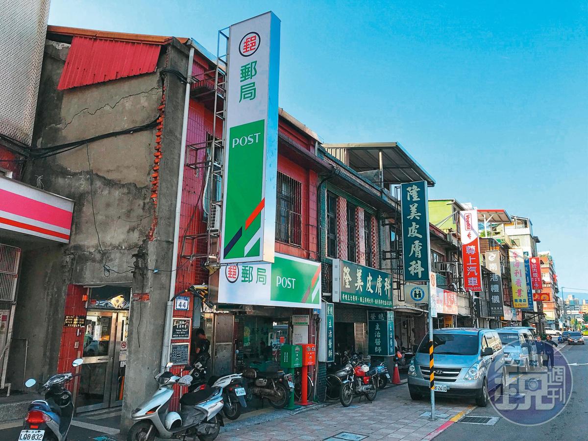 嫌犯以試車名義到北市南港研究院路上的郵局,佯稱要領錢卻開車逃逸。