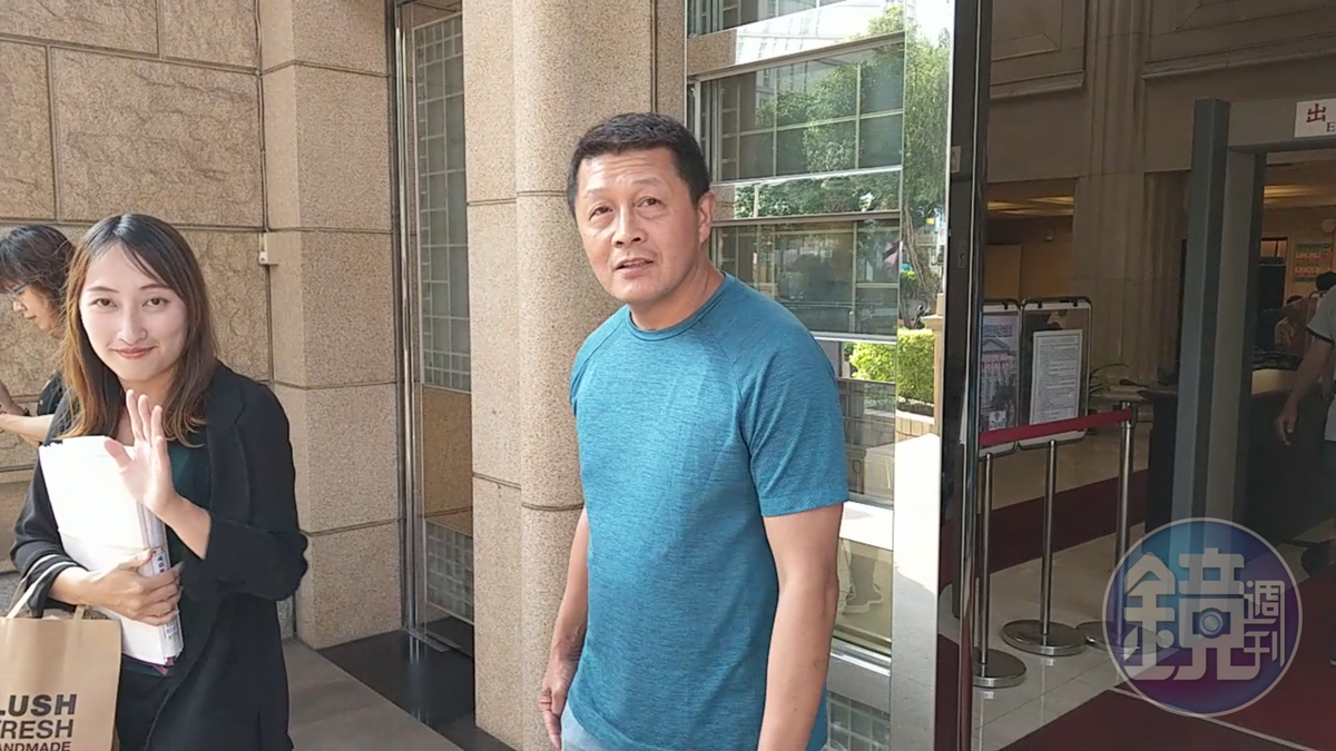 徐國璋從美國跨海提起對洪文棟的訴訟,要求認祖歸宗改姓洪。