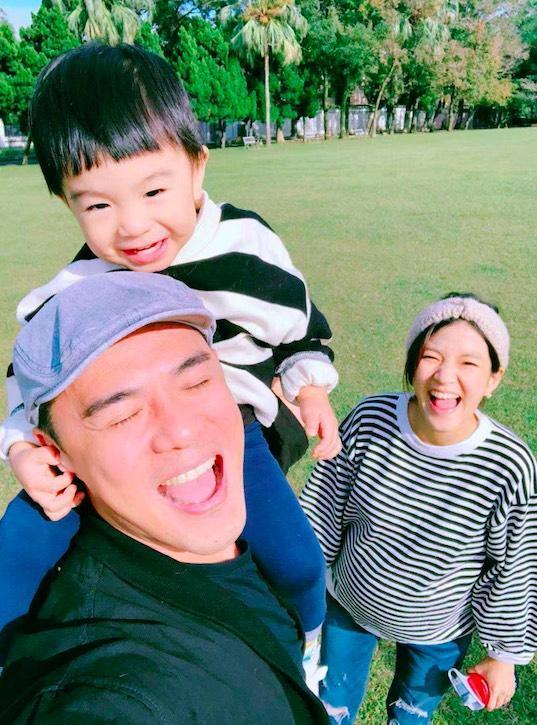 竇智孔和老婆幃幃婚後,有一個2歲兒子大福。(竇智孔提供)
