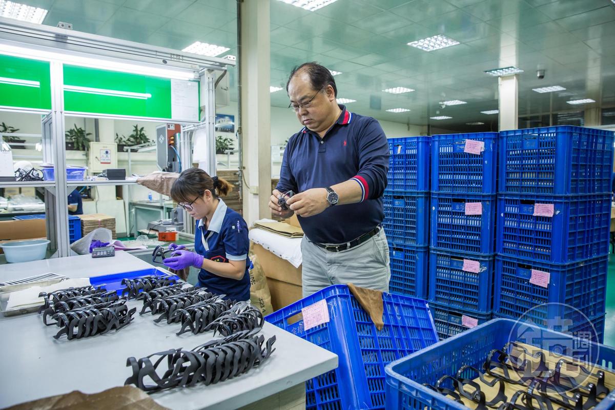 有別於傳統中小型塑膠廠缺乏自行接單能力,宗瑋工業靠提供小量多樣、一站式客製化服務,打入歐美市場,毛利平均可達45%。