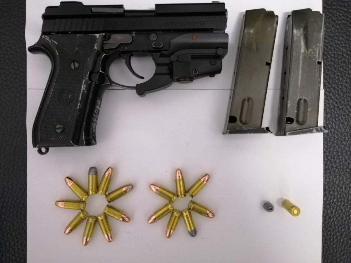 羅嫌交出使用的制式槍枝,警方正擴大追查來源。(警方提供)