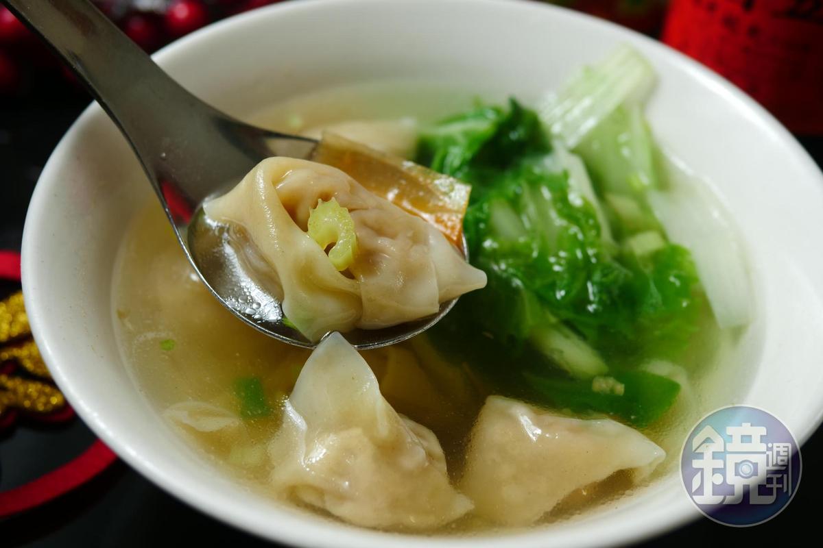 「鮮肉扁食湯」皮薄肉鮮。(40元/碗)