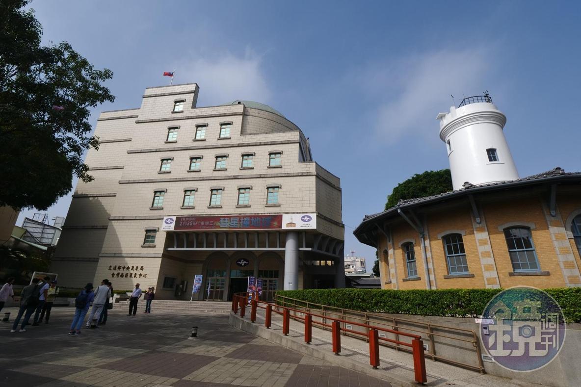 天文氣象迷不可錯過的「南區氣象中心」(左)與「原台南測候所」(右)。