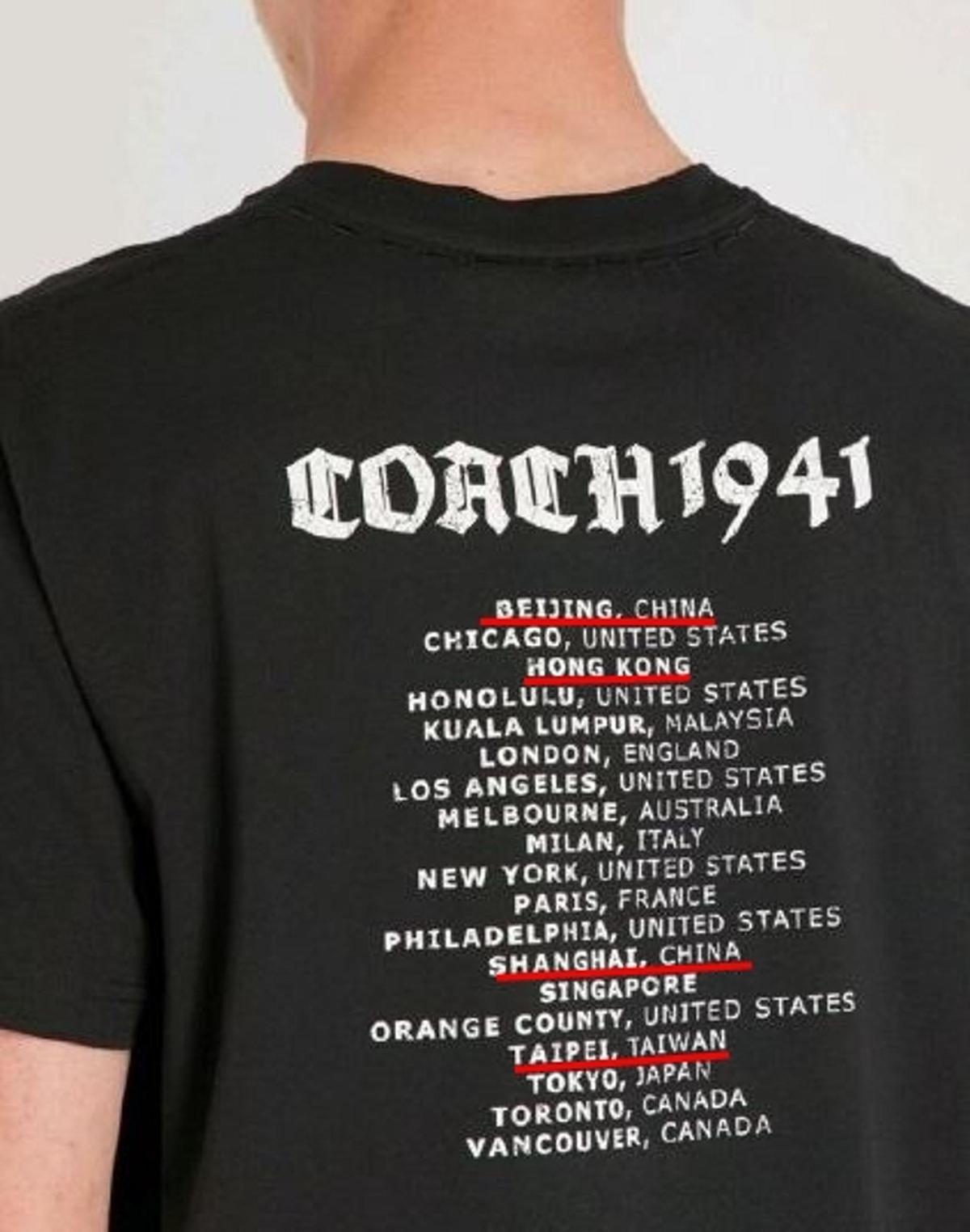 這次的T-shirt其實已經斷貨,還是被中國網友翻出來,稱CAOCH嚴重傷害中國國家主權。(翻攝自微博)