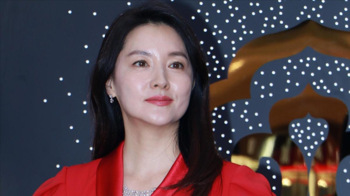 李英愛在上海出席化妝品記者會,「氧氣美女」的皮膚仍白晰無瑕。(東方IC)