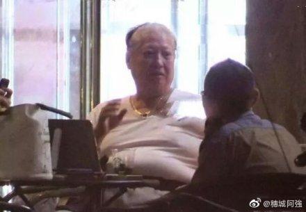 「最靈活胖子」洪金寶近況曝光 憔悴坐輪椅抖三層肉