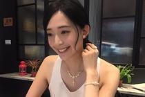 跟著名模用珍珠配件妝點生活穿搭