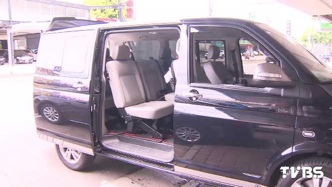 改裝 加座位 廂型車 尾門貼椅 危險性增 休旅車 交通意外 Tvbs新聞網
