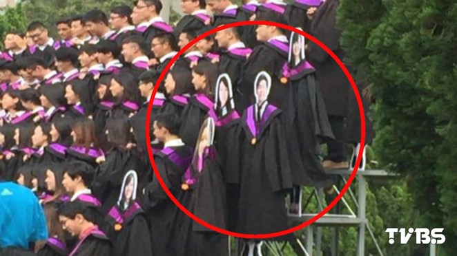 拍團照別缺席 台大畢業照驚見 人形立牌 創意 Tvbs新聞網