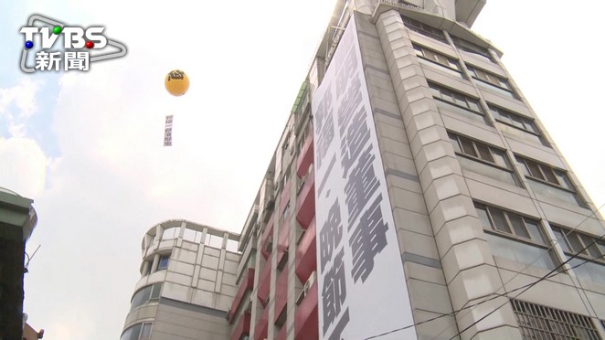住戶抗議 富惡鄰 冷氣 廁所排氣正對大樓 惡鄰居 豪宅 Tvbs新聞網