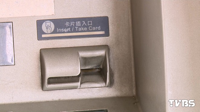 提款卡遭鎖 不解卡就潑鹽酸婦鬧郵局 領款 鎖卡 Tvbs新聞網