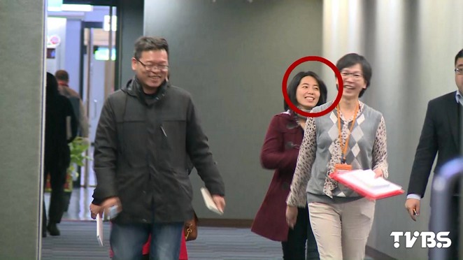 向第三勢力招手? 柯找前元大人壽董座女