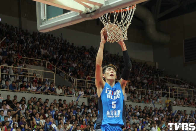  籃球／粗壯的台灣男人吳岱豪　血濺菲律賓