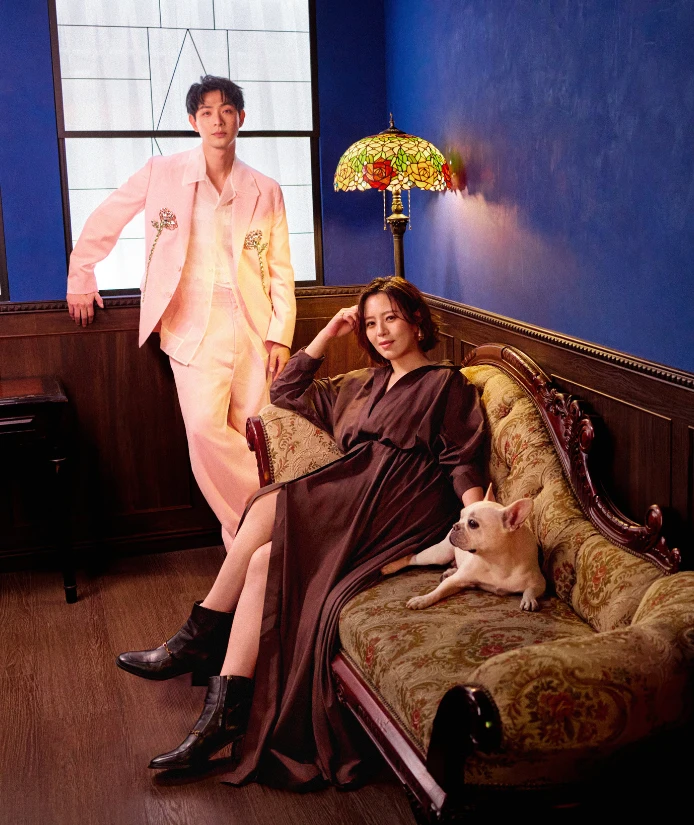 聊到情緒的駕馭，對連晨翔而言，真正的挑戰反而是「喜」。「要帶來真心的笑，很難。戲劇裡的喜悅，需要感染整個空間，把能量傳遞給所有人。剛開始我怕自己演得太drama，後來才明白，當你真的快樂時，就不需要額外的表演。」

希望大家在看《舊金山美容院》時，能從劇中獲得生活的力量：「不管生活遇到什麼挫折，都要換個角度去看。就像家庭裡的愛，有時候不是轟轟烈烈，而是默默支撐，陪你慢慢長大。你以為是壞事，可能是幫助你成長的契機。世界是 360 度的，別只用 45 度去看它——轉一圈，你會看到更多。」