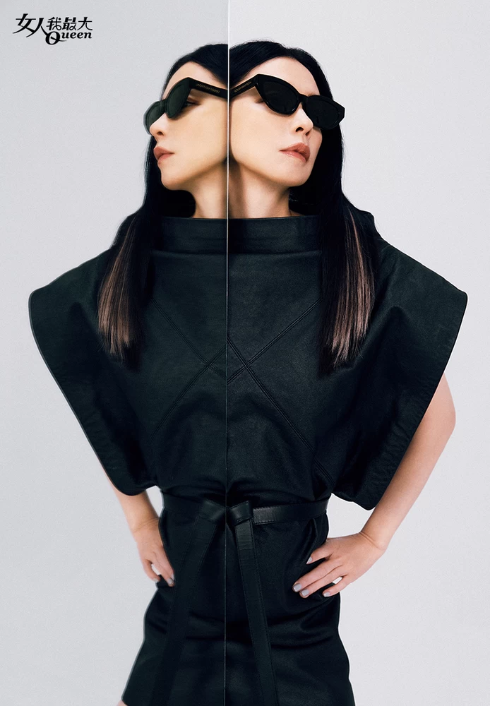 Vivian是歌手、演員、監製,更是母親的女兒,兒子的媽媽。這些角色,看似不同,卻在她的生命裡交織成微妙平衡。「就像手指,每一根都有它的功能。當你開瓶蓋時,某兩根特別重要;滑手機時,又是另外兩根發揮作用。」Vivian微微一笑:「人生亦然,每個角色都有存在的意義,彼此共存,無需絕對順位。」唯有一個角色,讓Vivian流露出無可取代的幸福:「我很開心能成為媽媽。」 Vivian是歌手、演員、監製,更是母親的女兒,兒子的媽媽。這些角色,看似不同,卻在她的生命裡交織成微妙平衡。「就像手指,每一根都有它的功能。當你開瓶蓋時,某兩根特別重要;滑手機時,又是另外兩根發揮作用。」Vivian微微一笑:「人生亦然,每個角色都有存在的意義,彼此共存,無需絕對順位。」唯有一個角色,讓Vivian流露出無可取代的幸福:「我很開心能成為媽媽。」