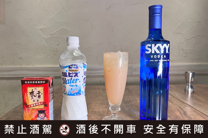 30秒就能完成！6款「超商版居家調酒」酒單推薦：威士忌+草莓鮮奶茶超好喝