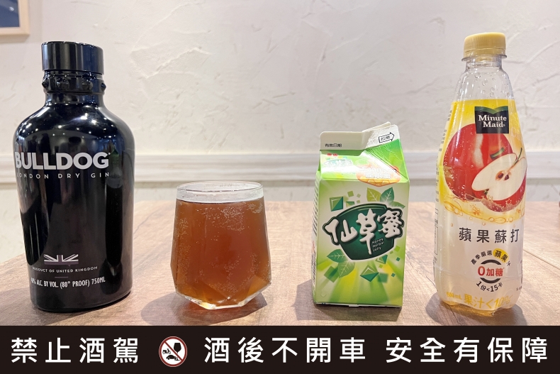 30秒就能完成！6款「超商版居家調酒」酒單推薦：威士忌+草莓鮮奶茶超好喝