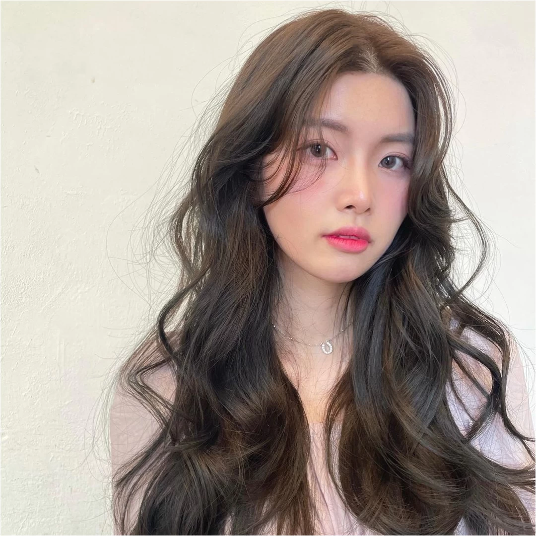 2024秋冬髮色「細霧摩卡」誰染誰美！4款絕美棕色系髮色範本請收