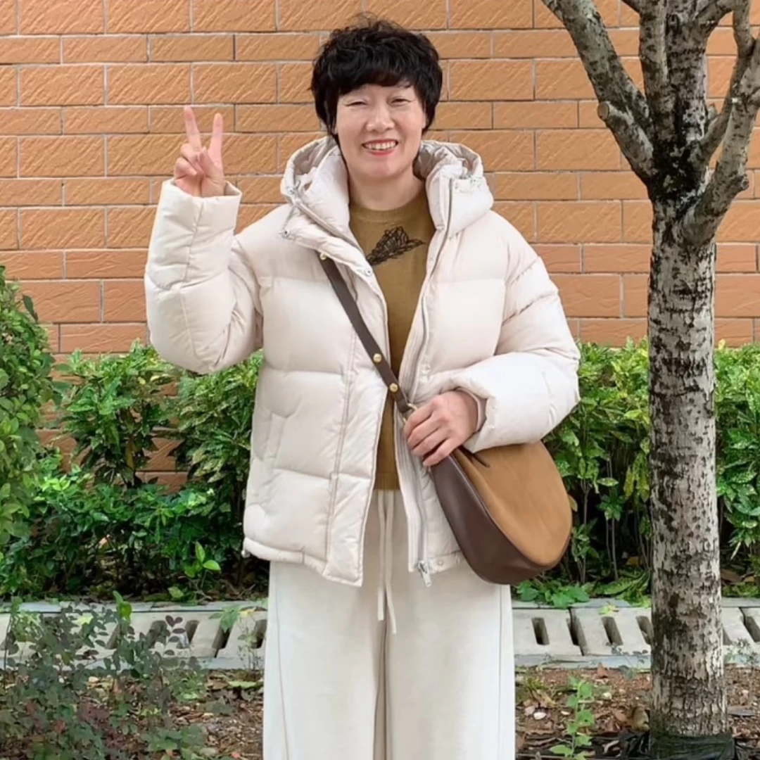 2025羽絨外套推薦15款!50+選這4色才減齡!別再只挑黑色