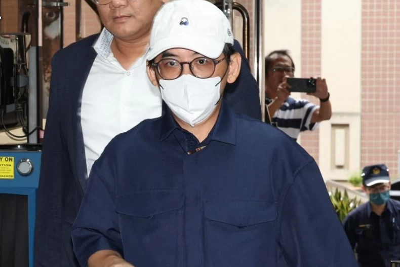 黃子佼因下載未成年女孩的性影像遭起訴