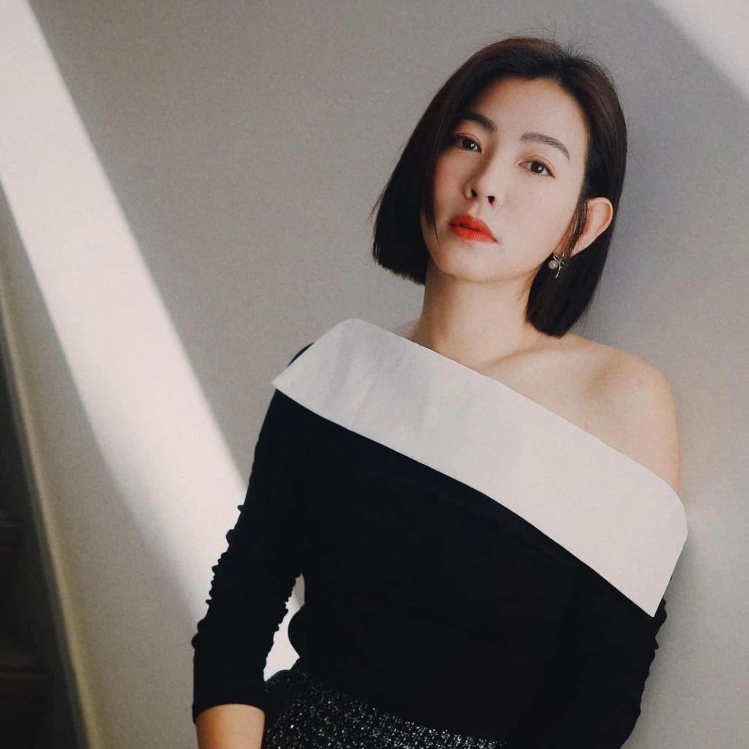 曾醜到不敢照鏡子！38歲米可白逆轉黑肉底老臉，翻10年前舊照網友盛讚「現在卡水」