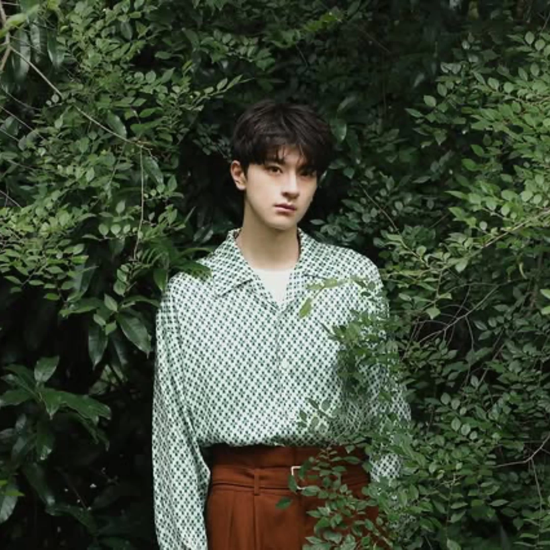 男神林一出道即巔峰部部都爆紅！《失笑》二搭沈月、《玫瑰的故事》和劉亦菲大談姊弟戀