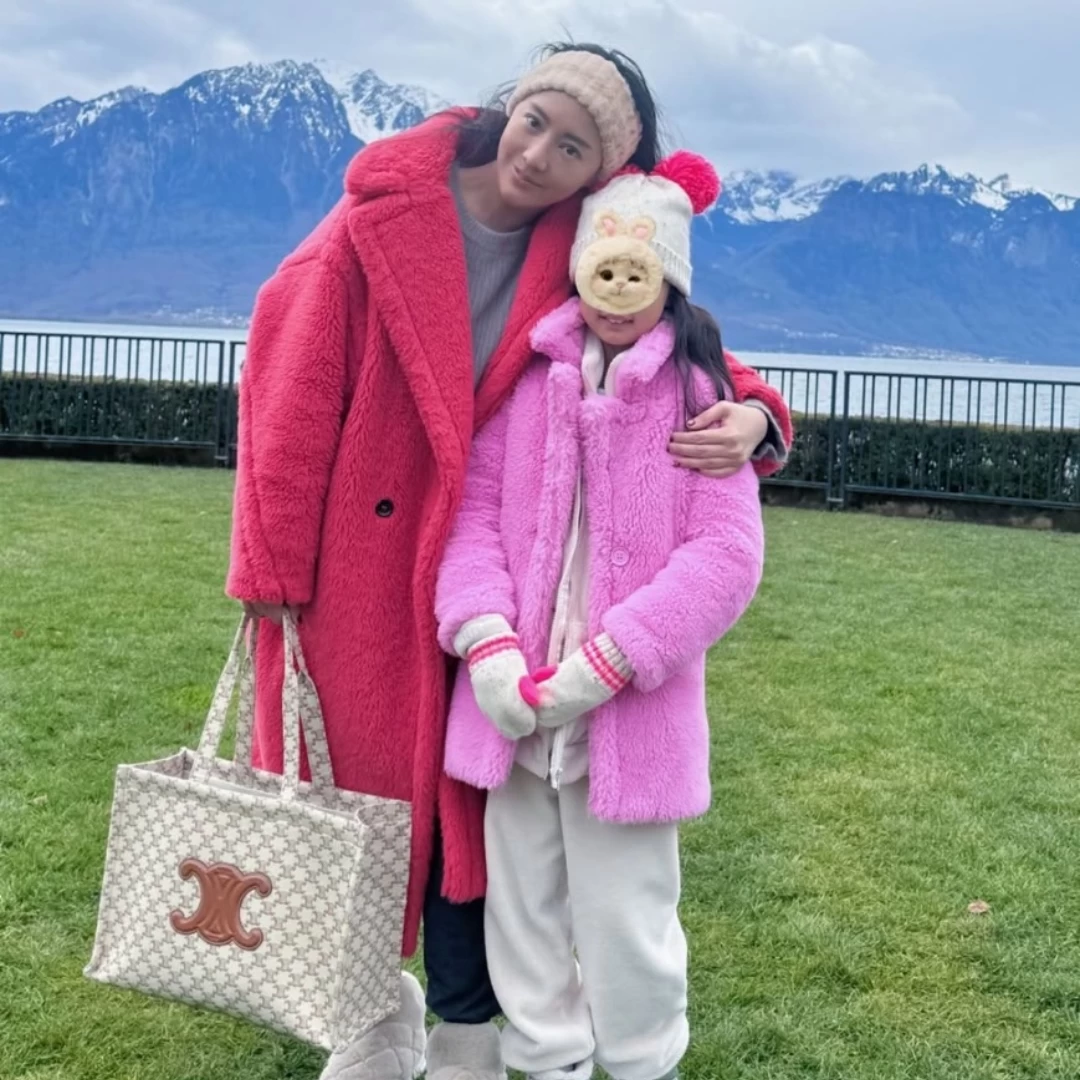 關穎「旅行包」選CELINE這咖!名媛同款「托特大包」特搜:曾馨瑩、孫芸芸這樣挑好貴氣