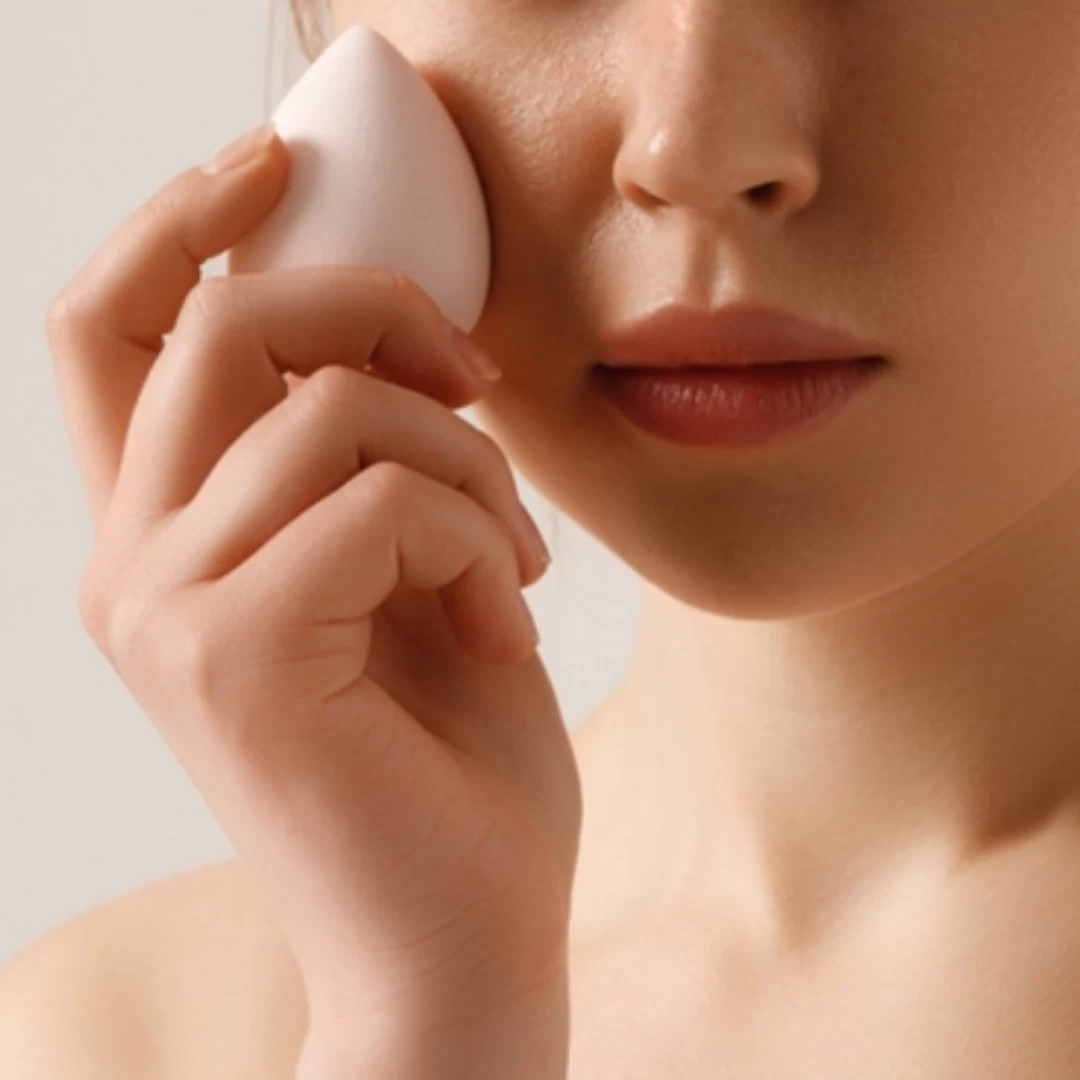 補妝從災難變神技！化妝師認證「持妝關鍵4招」，底妝輕薄又透亮