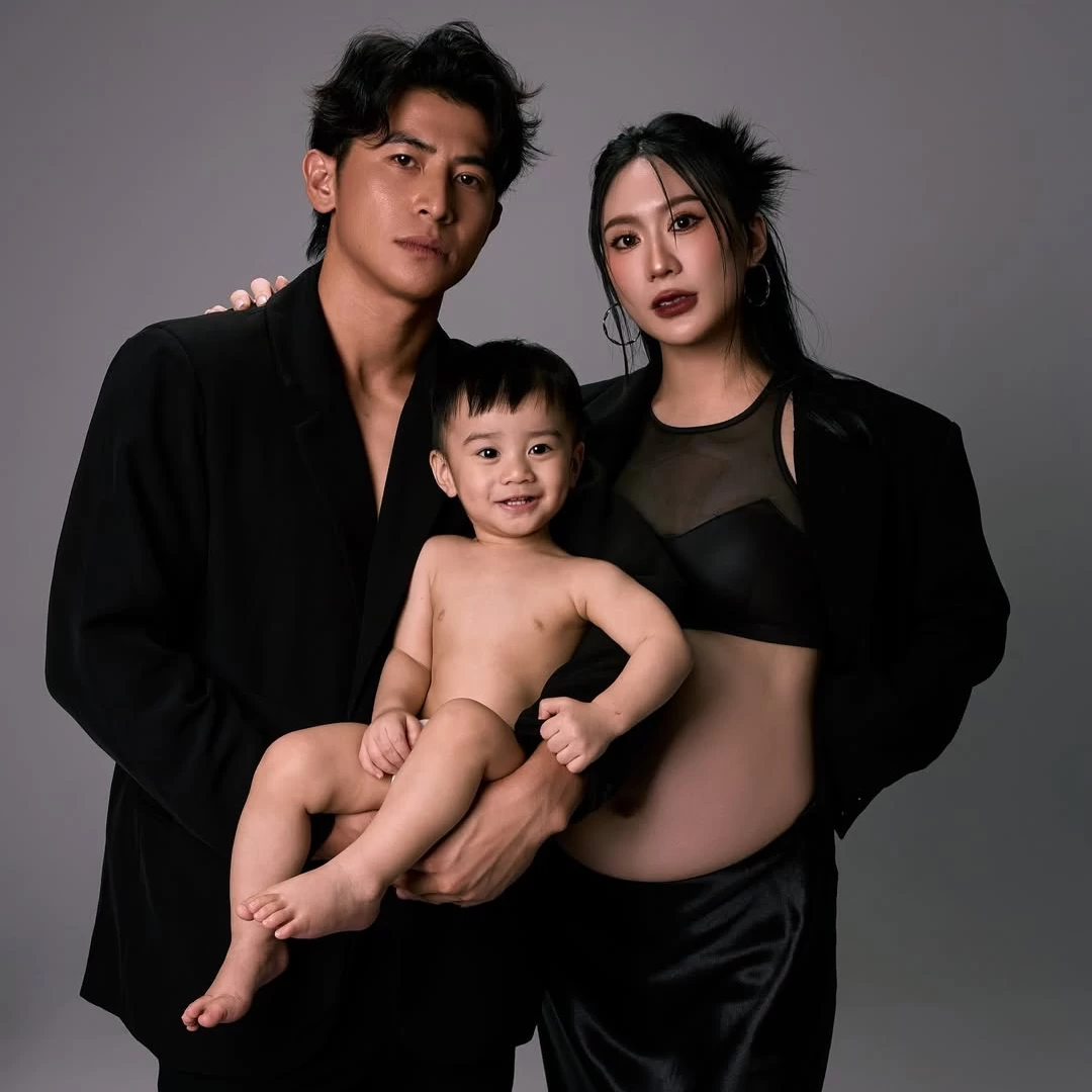 陳傑憲曬老婆「孕婦照」!一家三口All Black帥翻、最美孕婦Hailey「西外+Bra」爆辣