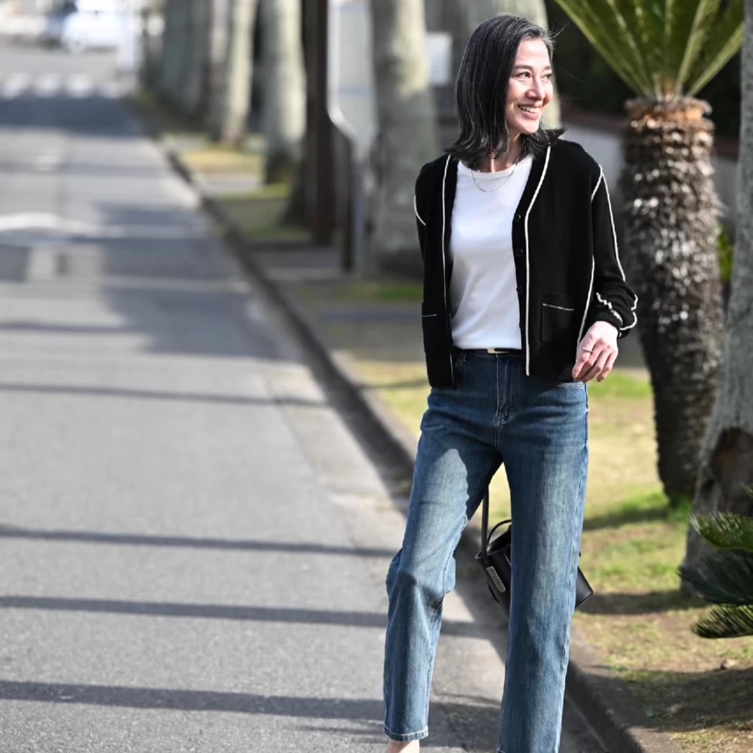 過了45歲,一定要多穿「4種褲子」!煙管褲「大腿寬、小腿窄」修身、減齡效果佳