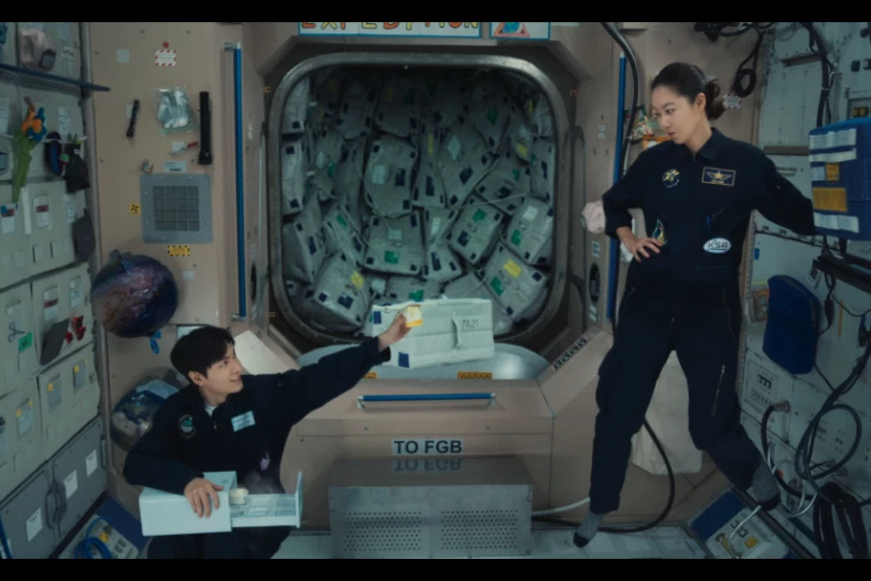 《問問星星吧》劇情亮點6.真「太空人」經歷現實出演