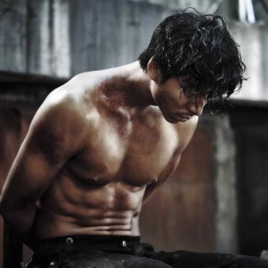 盤點13位180以上擁有雕刻級名品腹肌的韓國男星！拍攝前操練充血、練到教練求他放假