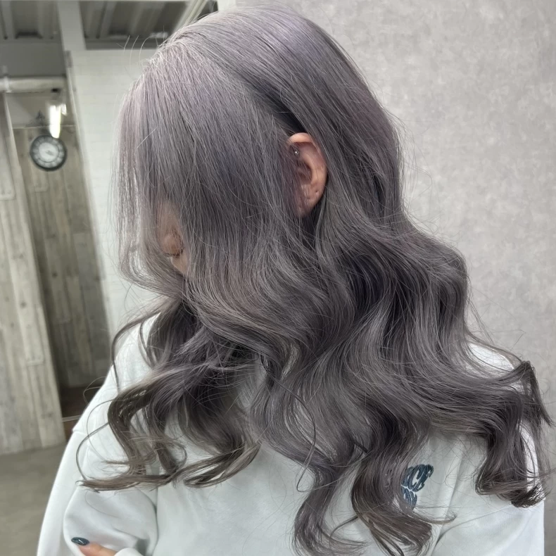 灰色頭髮褪色怎麼補色？