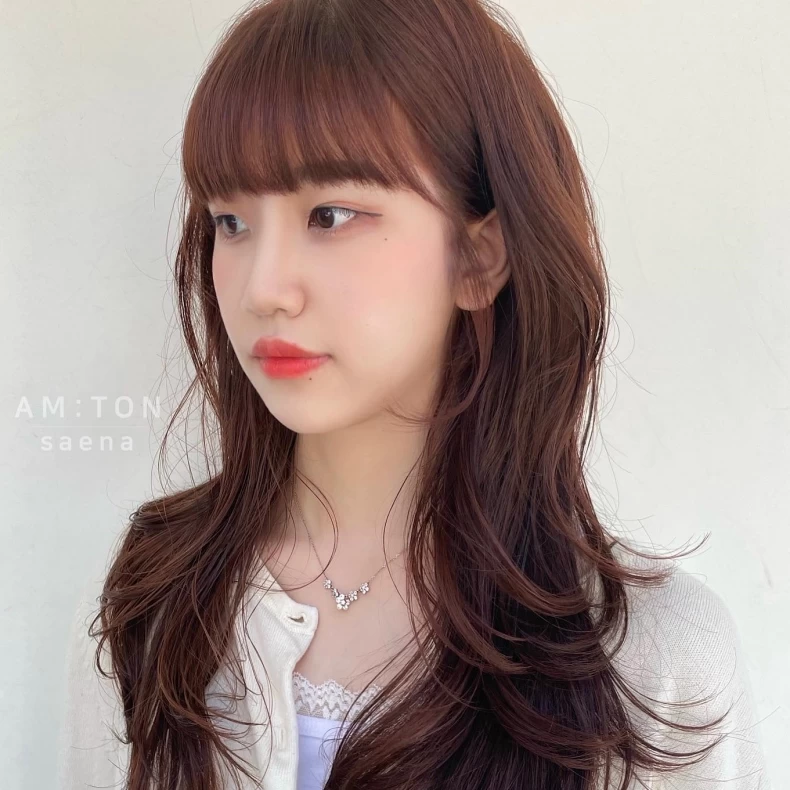 Photo by 압구정미용실 멈 새나 헤어컨설팅 레이어드컷 헤이즐브라운 in Am_ton. 未提供相片說明。.
